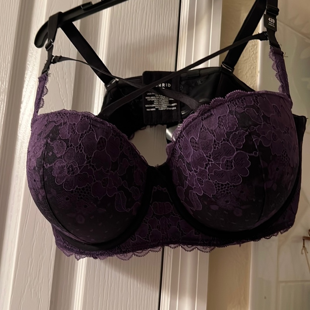 Torrid Black and Purple 6 Way Bra 42D NWT